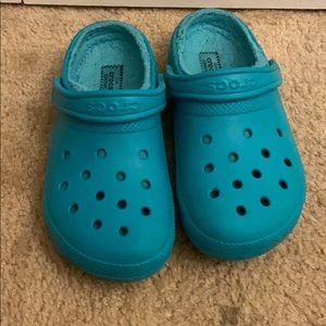 Teal fuzzy crocs 🦋